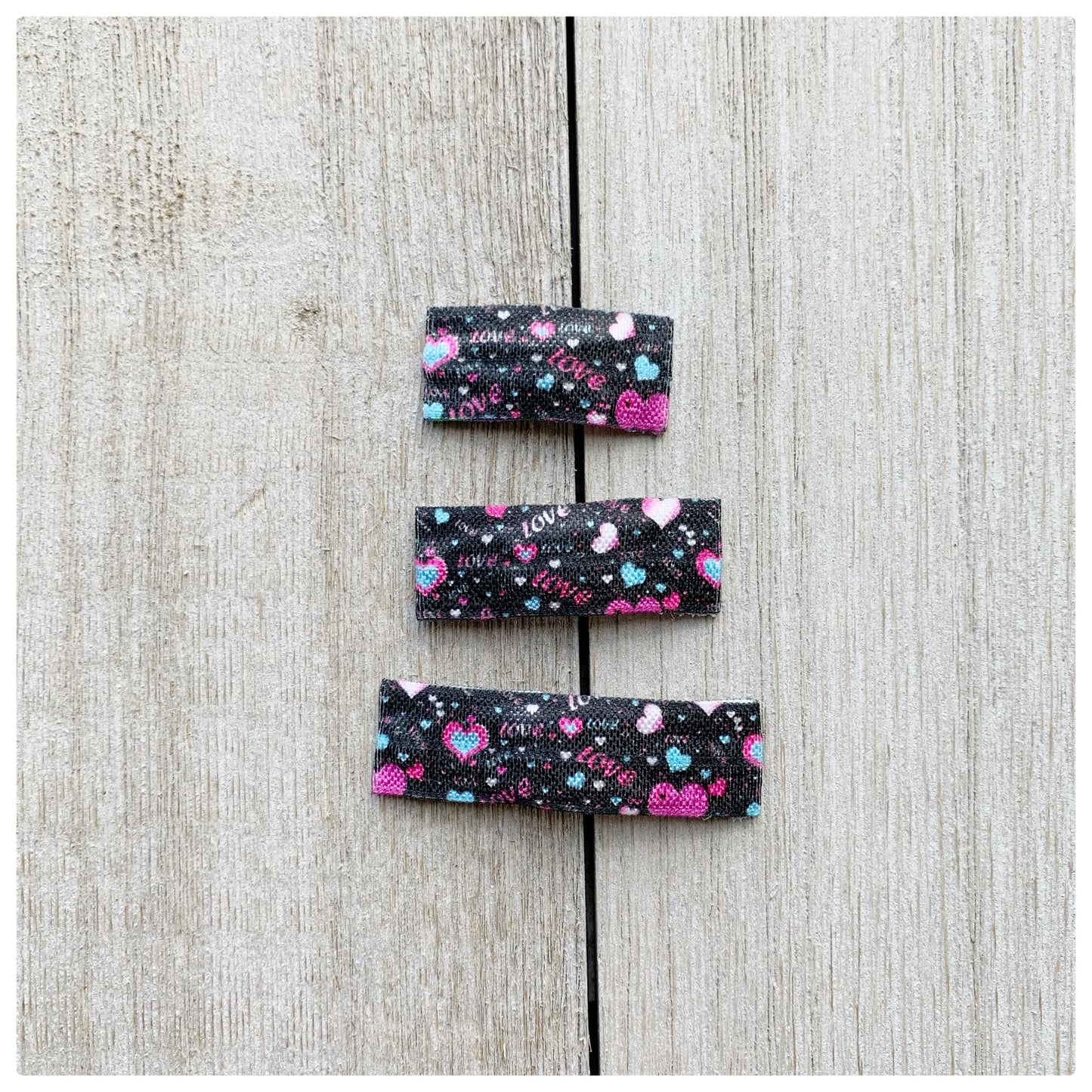 Dark Pink with Gold Heart Pattern | Snap Clips | 3 Size Options